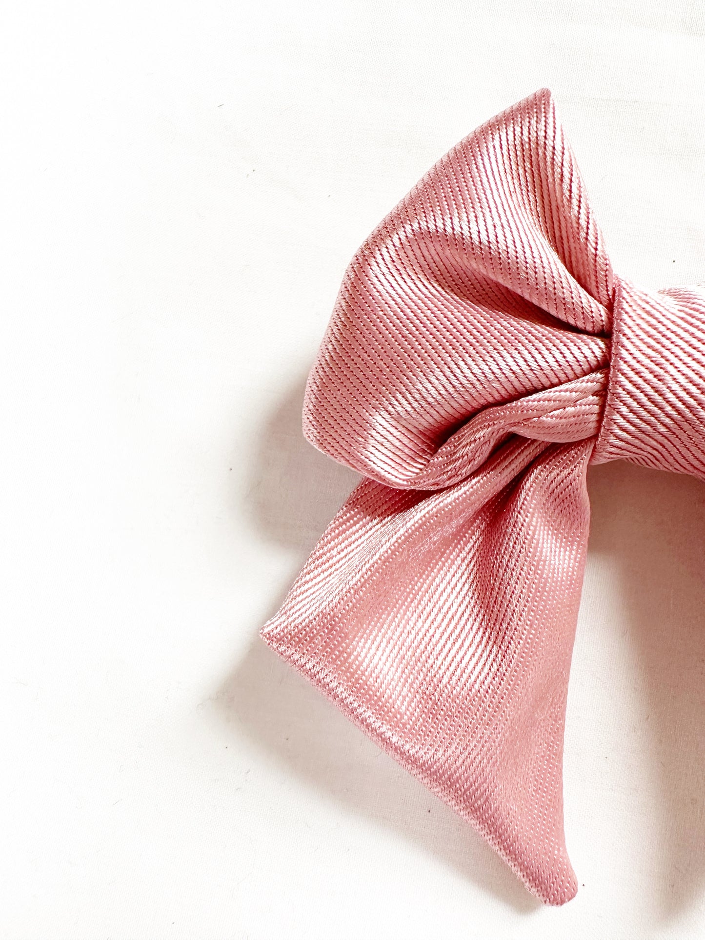 MINI Hair Bow in silky pink