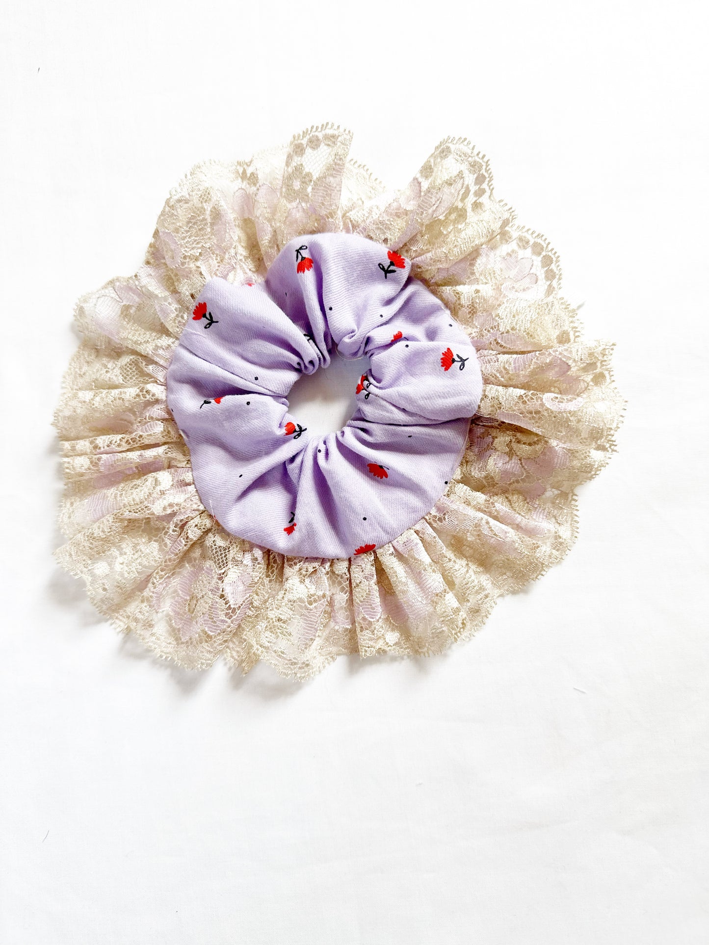Frilly lace mini scrunchie in lilac floral