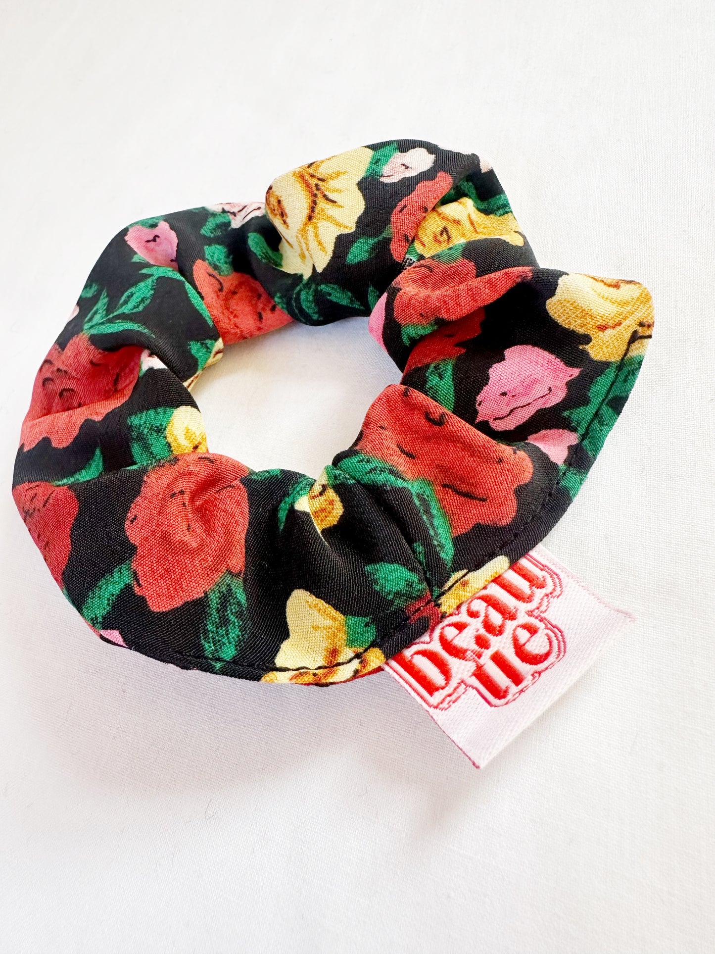 Mini scrunchie in multi rose print