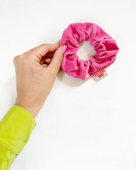 Mini Scrunchie in Barbie velvet