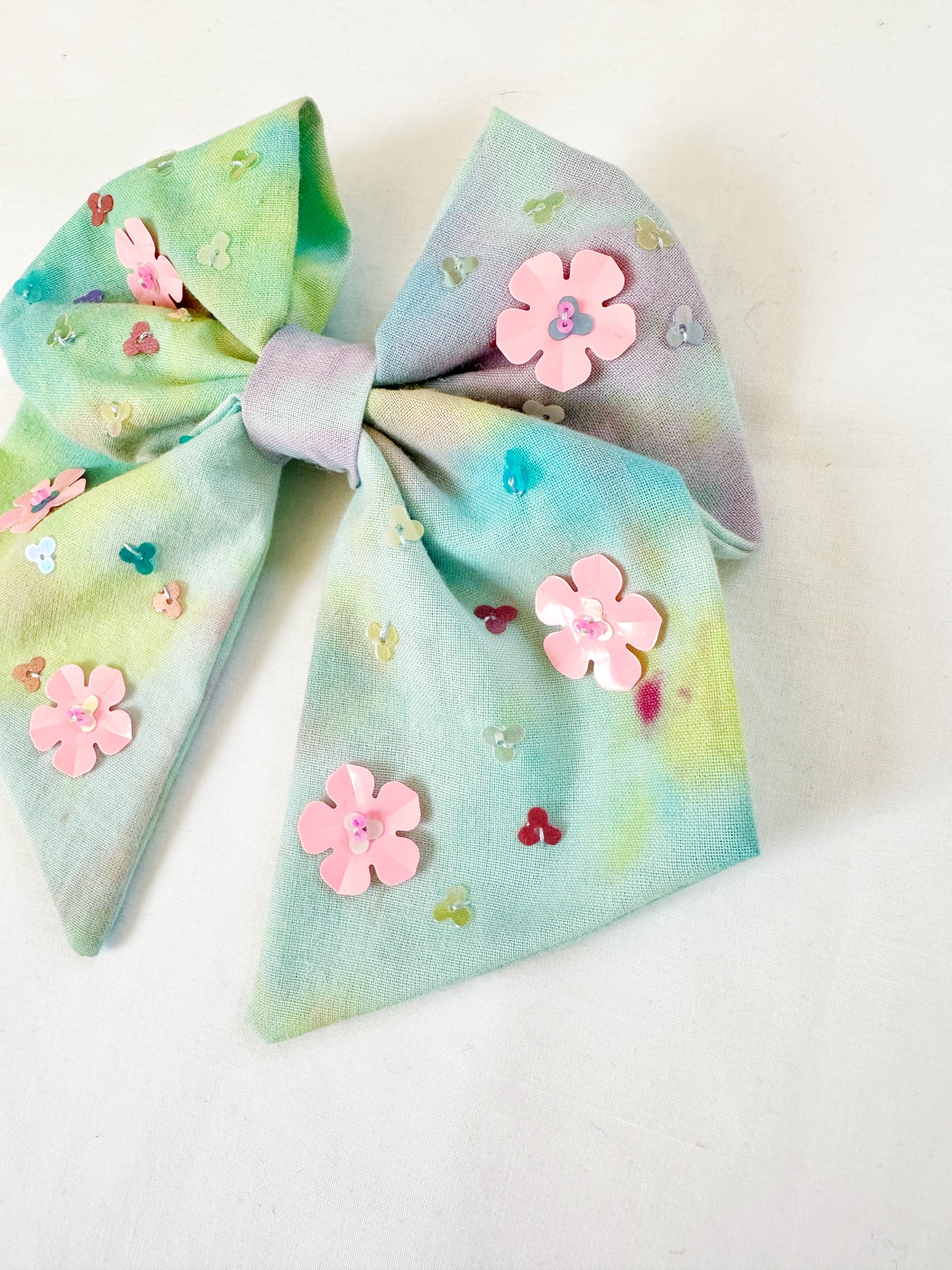 The Bloom - Hair Bow in tie dye with flower sequins