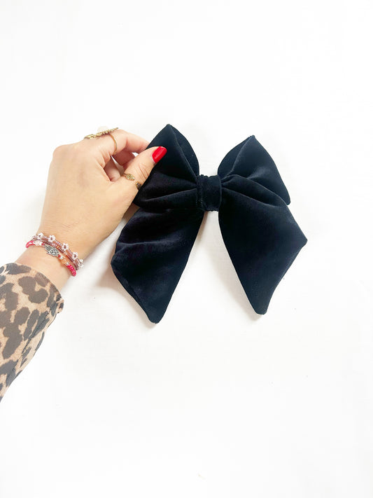 Beau hair bow in midnight velvet