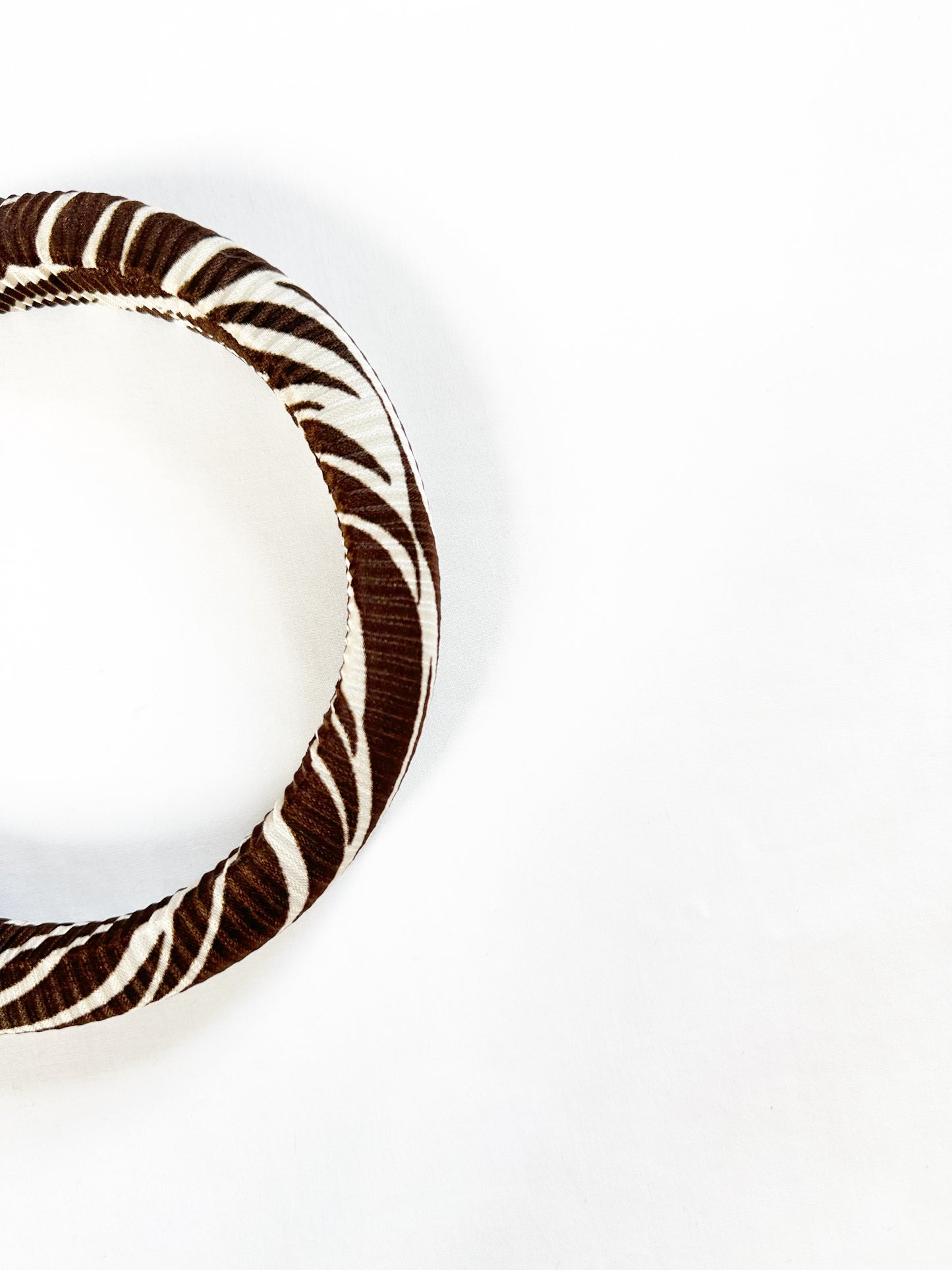 Classic Headband in brown leaf plisse