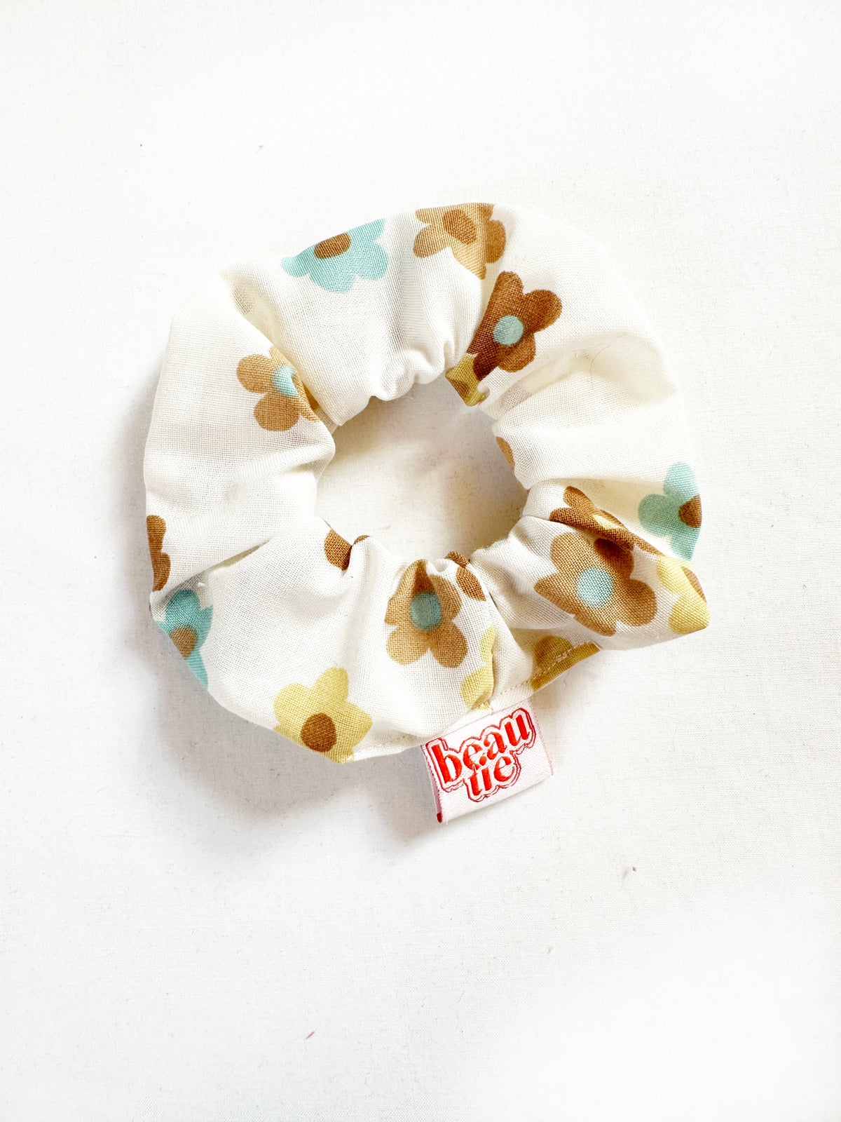 Mini scrunchie in blue brown floral