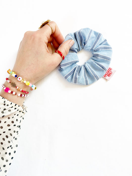 Mini scrunchie in blue stripe