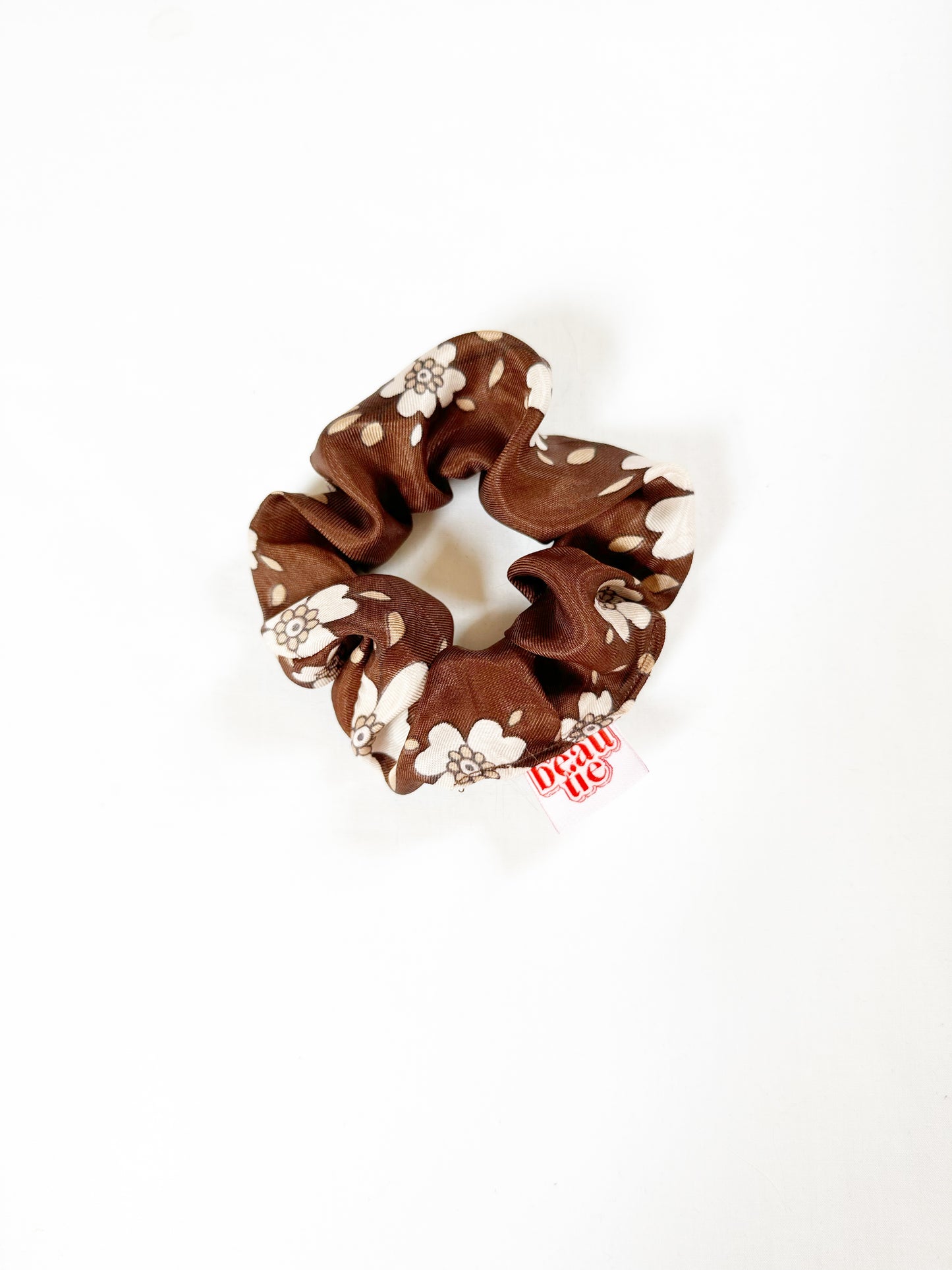 Mini scrunchie in silky brown floral