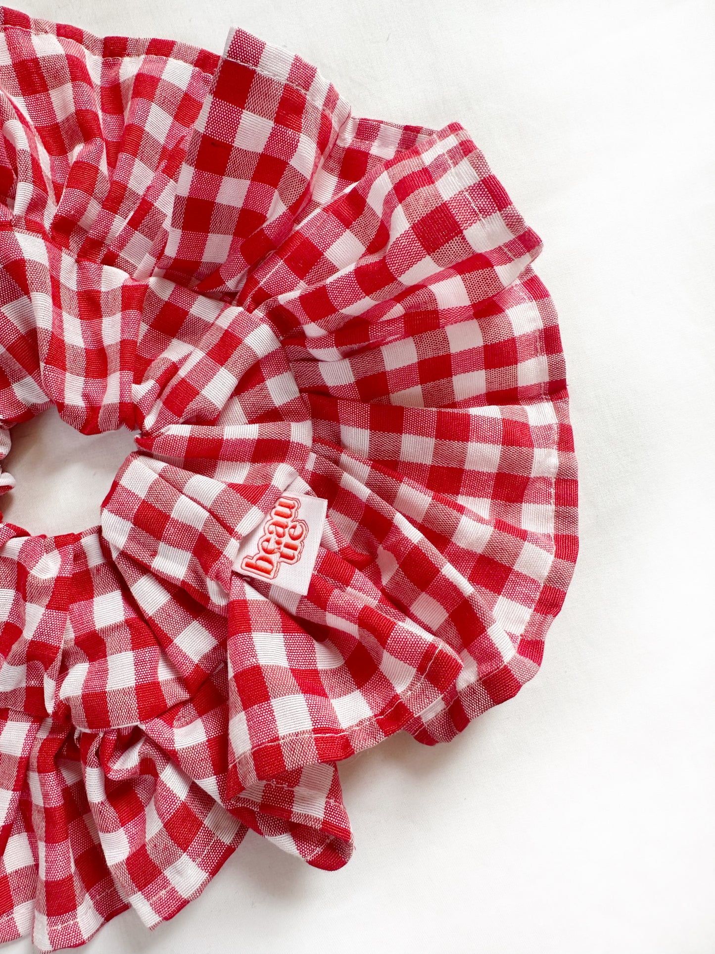Frilly scrunchie in red gingham