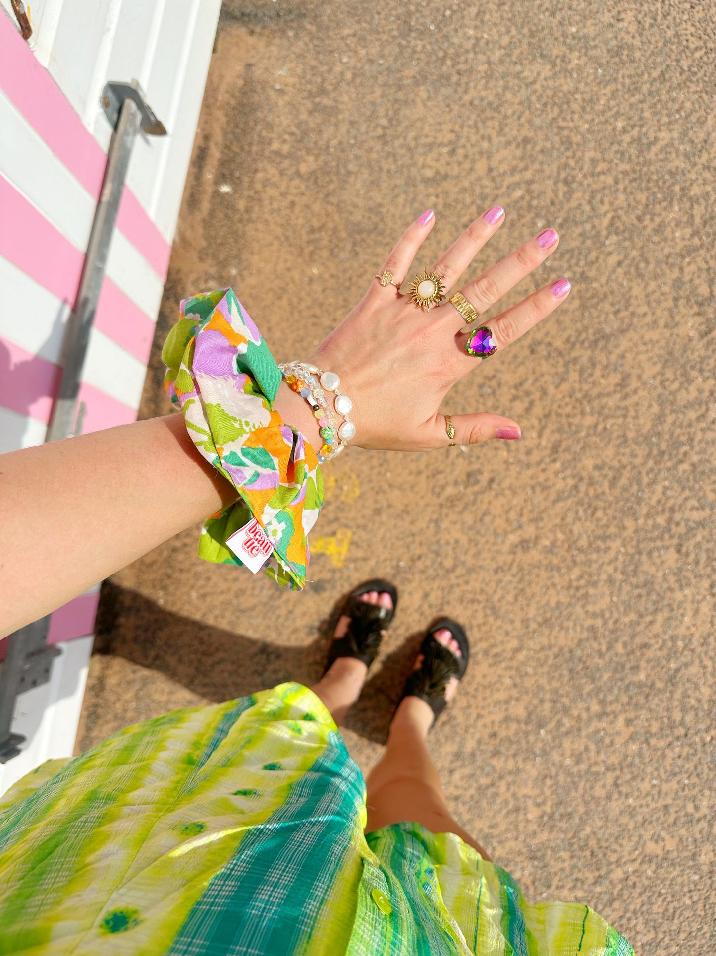 Oversized scrunchie in vibrant floral