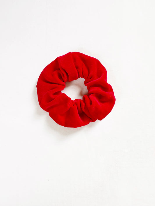 Mini scrunchie in red velvet