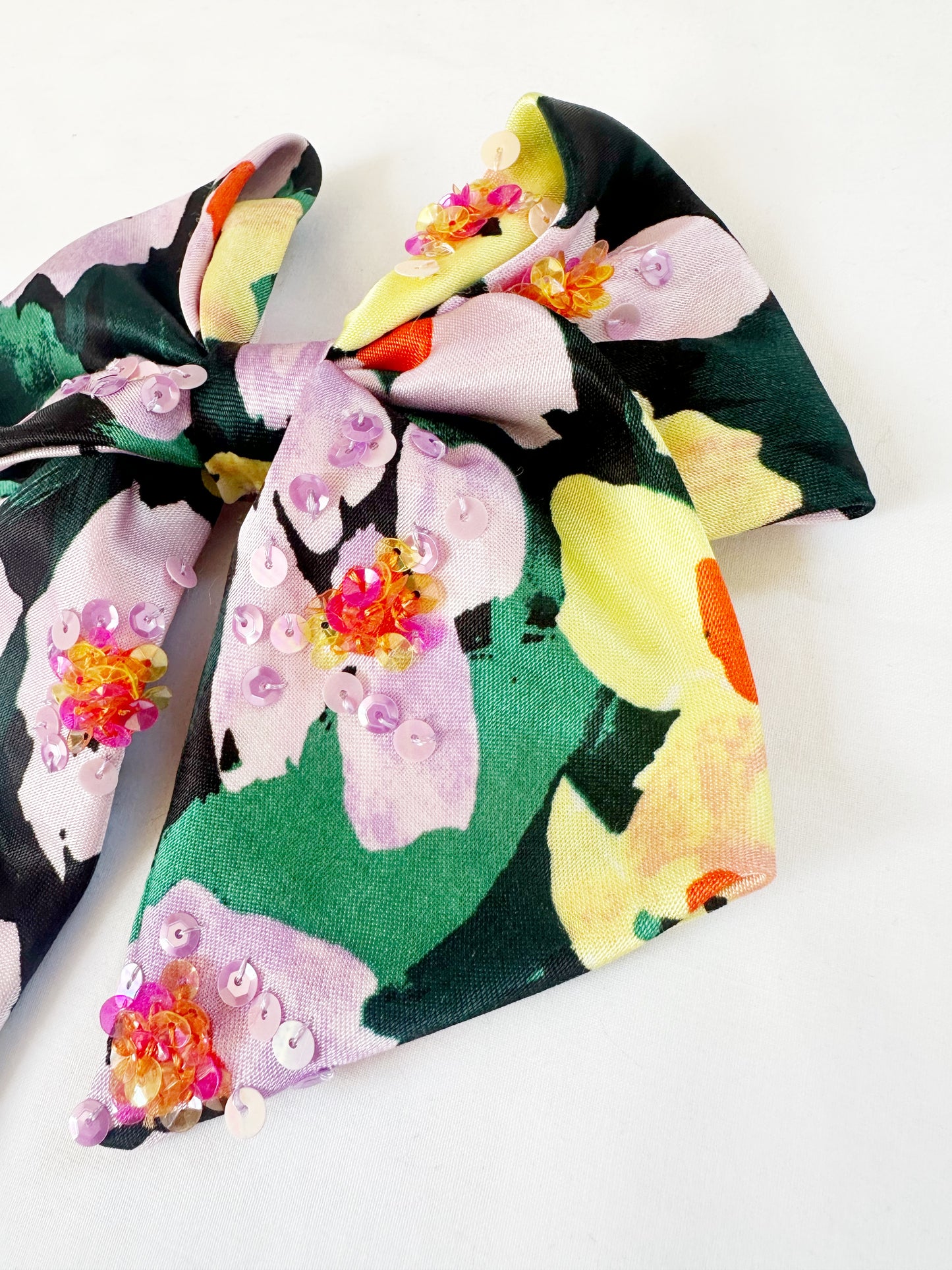 The Kate - Hair Bow in silky floral with sequin details