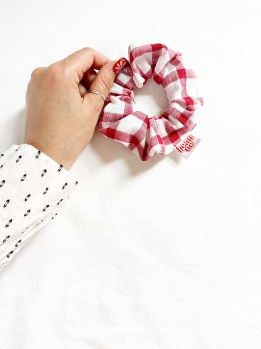 Mini scrunchie in red check