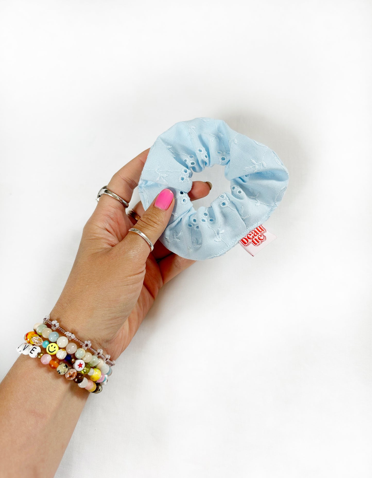 Mini scrunchie in baby blue broderie