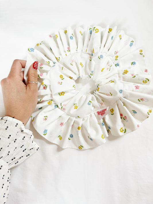 Oversized frilly scrunchie in vintage ditzy floral