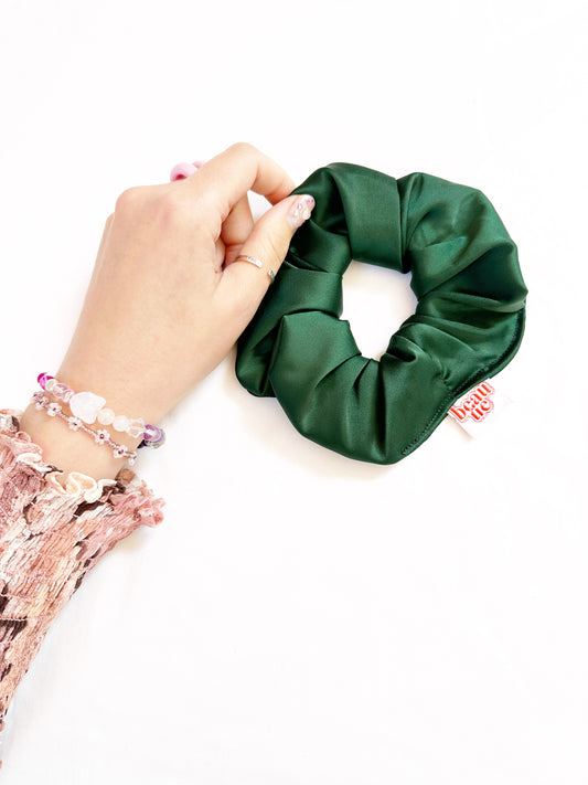 OG scrunchie in hunter green silk