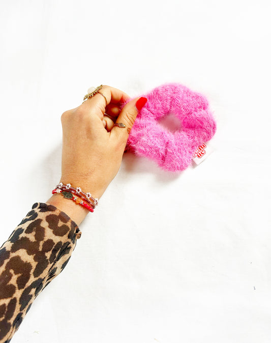Mini scrunchie in fluffy pink