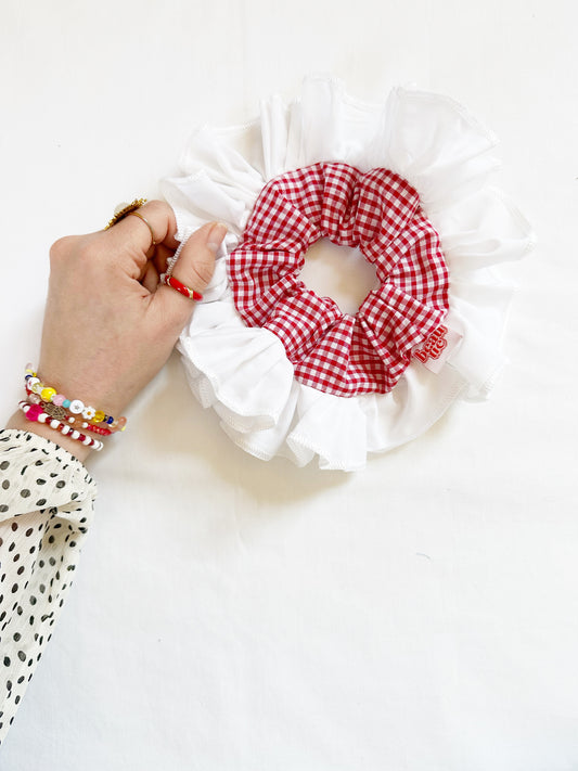 Frilly scrunchie in red and white gingham