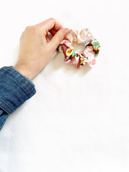 Mini scrunchie in silky floral