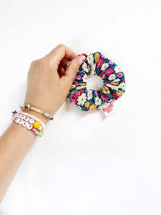 Mini scrunchie in Summer floral plisse