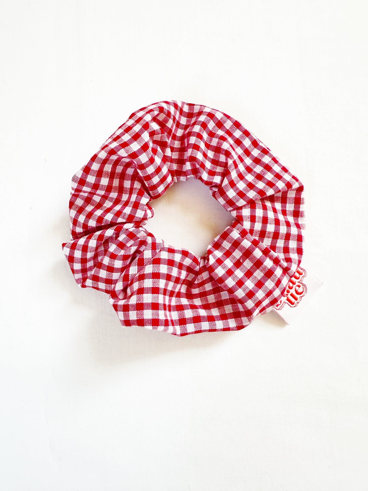 Mini scrunchie in red gingham