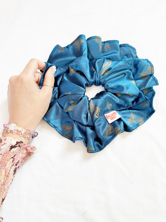 Oversized scrunchie in teal butterfly ruffle