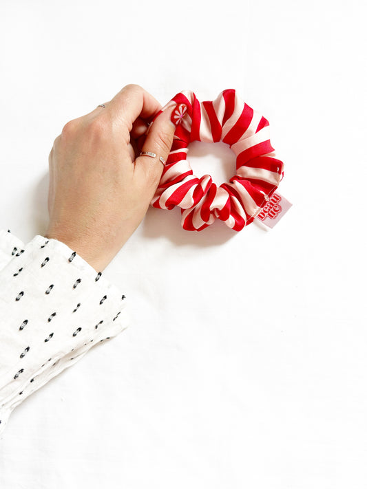Mini scrunchie in pink red stripe