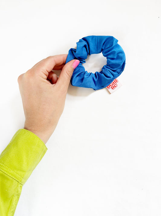 Mini scrunchie in cobalt blue taffeta