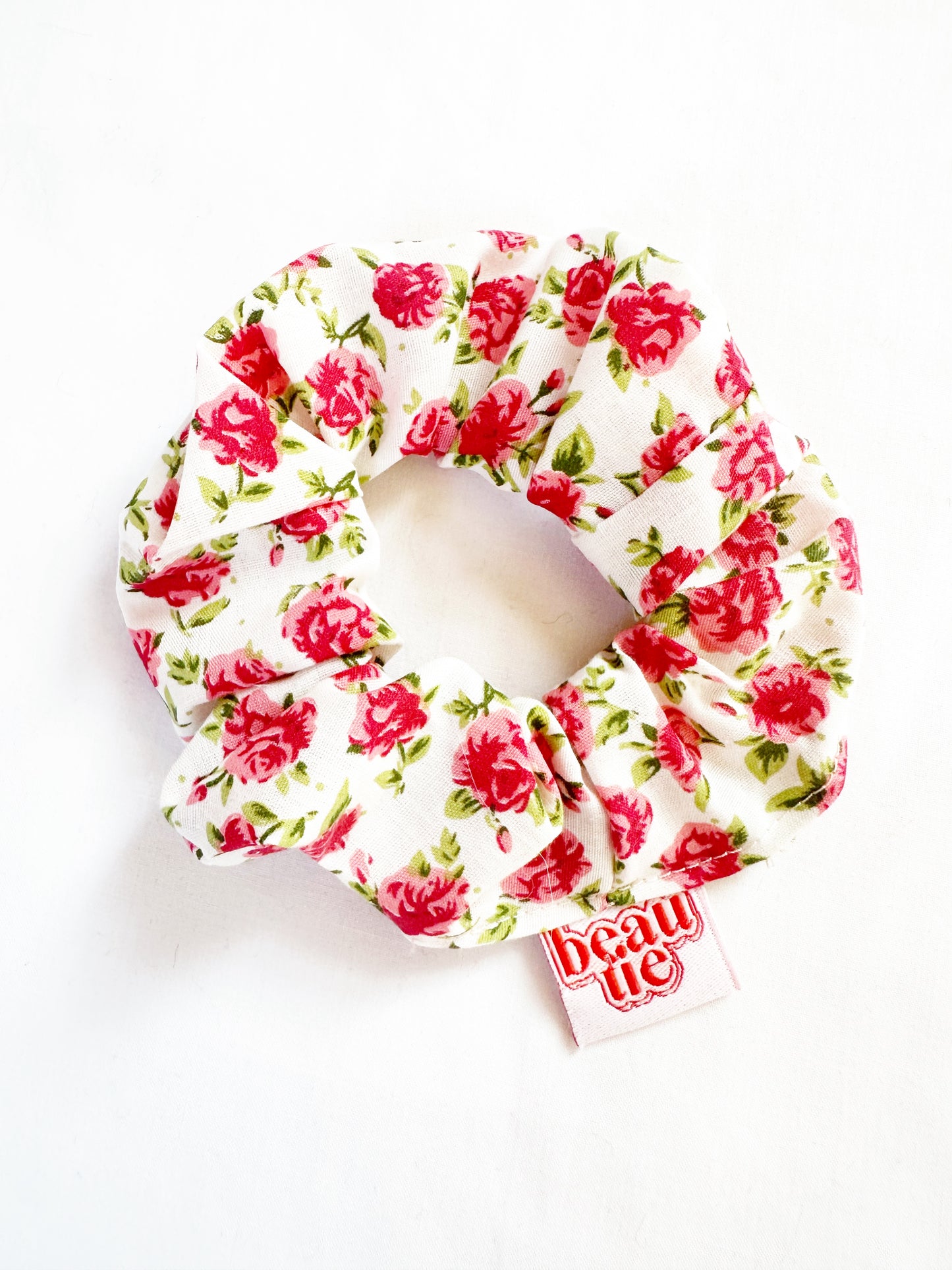 Mini scrunchie in pink rose print