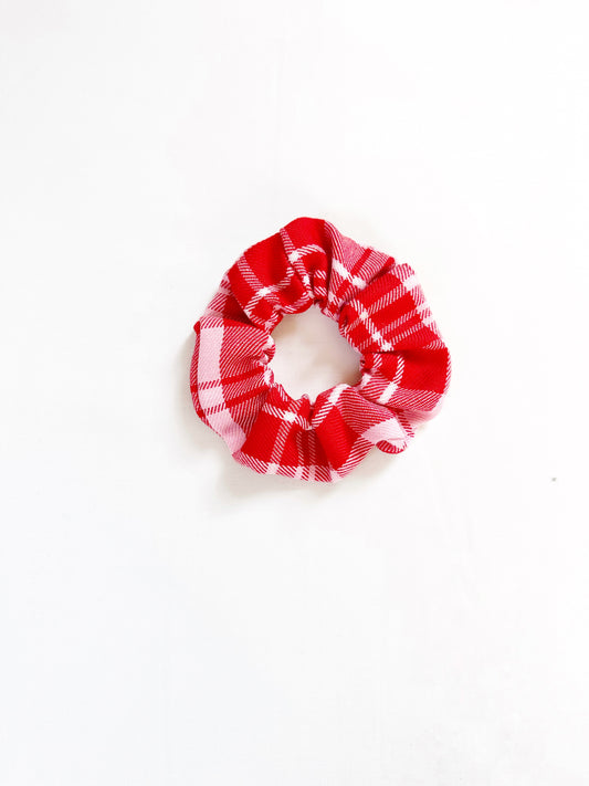 Mini scrunchie in pink and red tartan