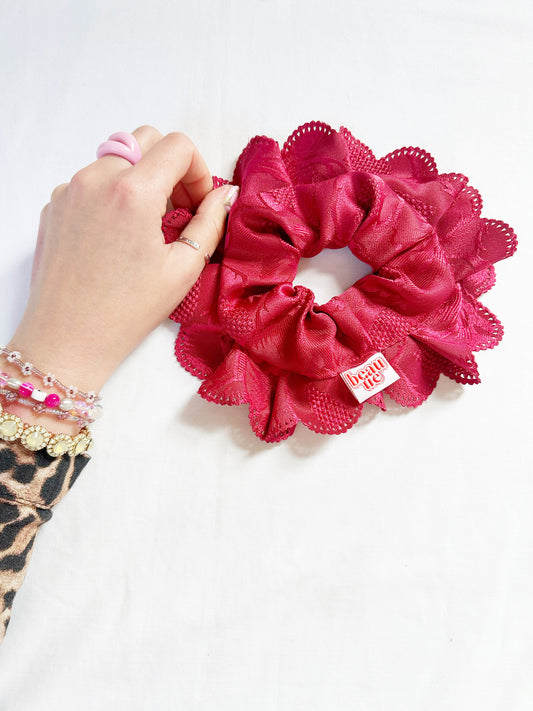 Mini scallop scrunchie in red damask