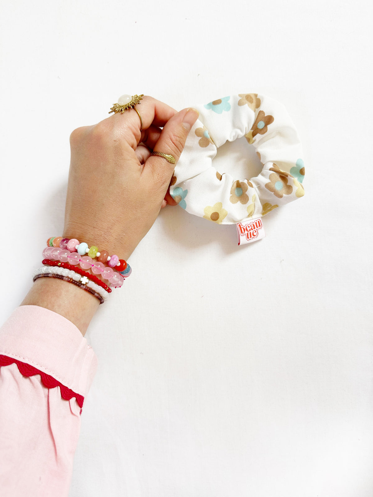Mini scrunchie in blue brown floral