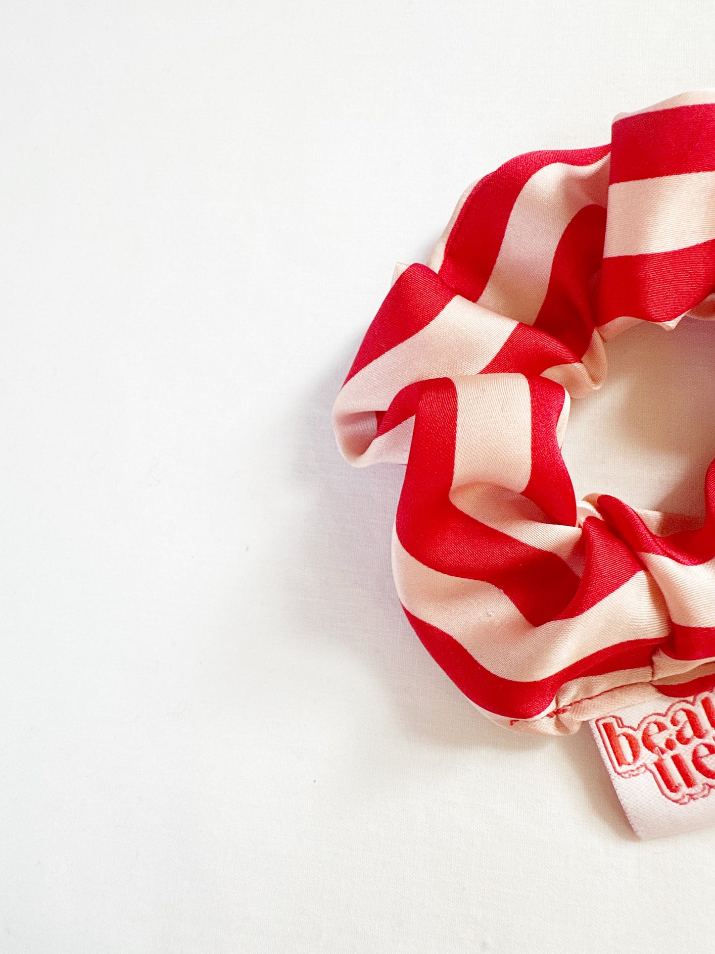 Mini scrunchie in pink and red stripe