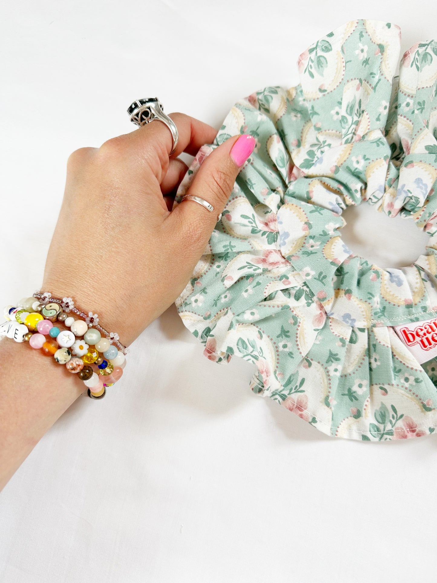 Mini frilly scrunchie in vintage floral