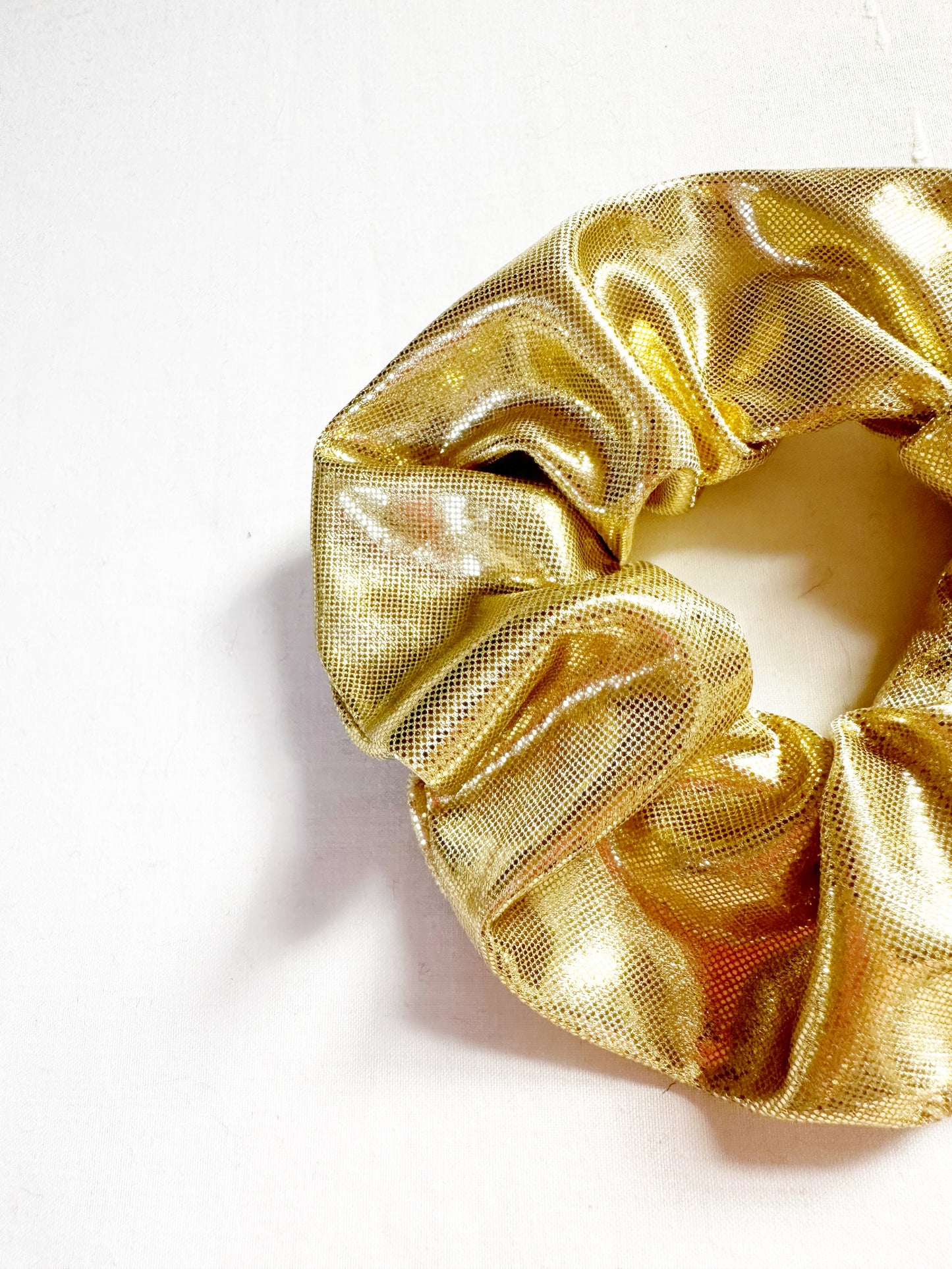 Mini scrunchie in gold lamé