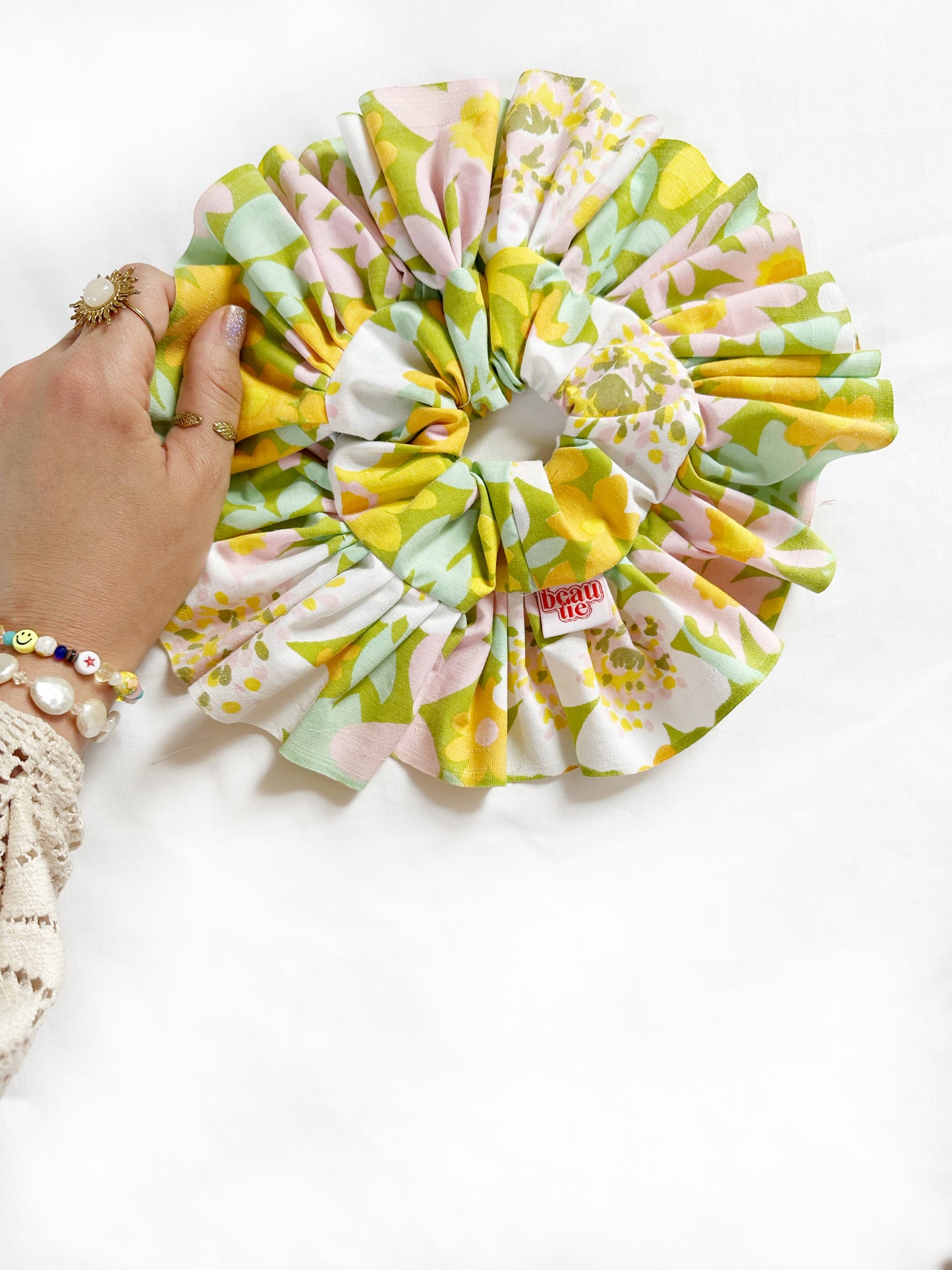 Frilly scrunchie in Flower Power