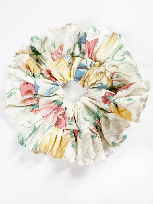 Oversized Winnie frilly scrunchie in vintage floral