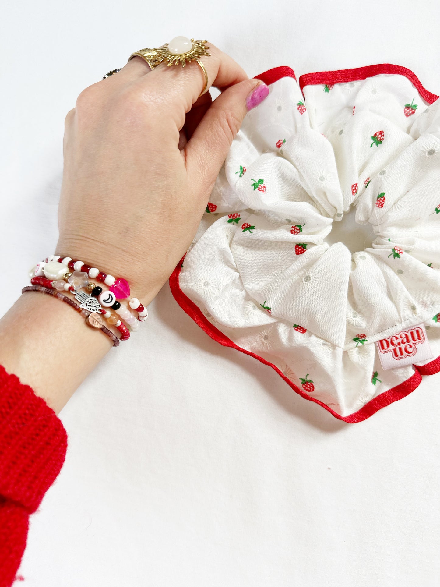 Oversized frilly scrunchie in strawberry print