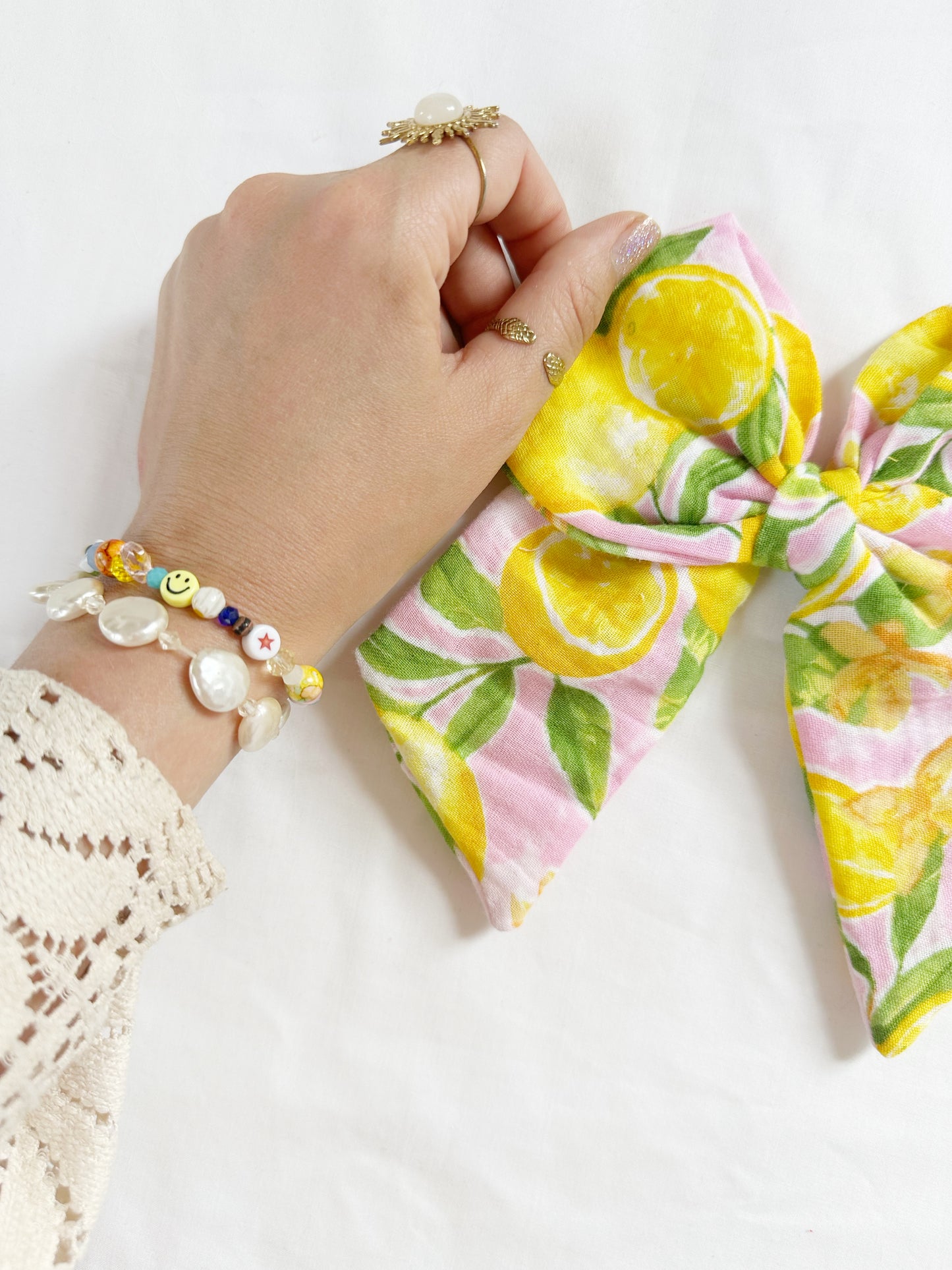 Beau hair bow in lemon print