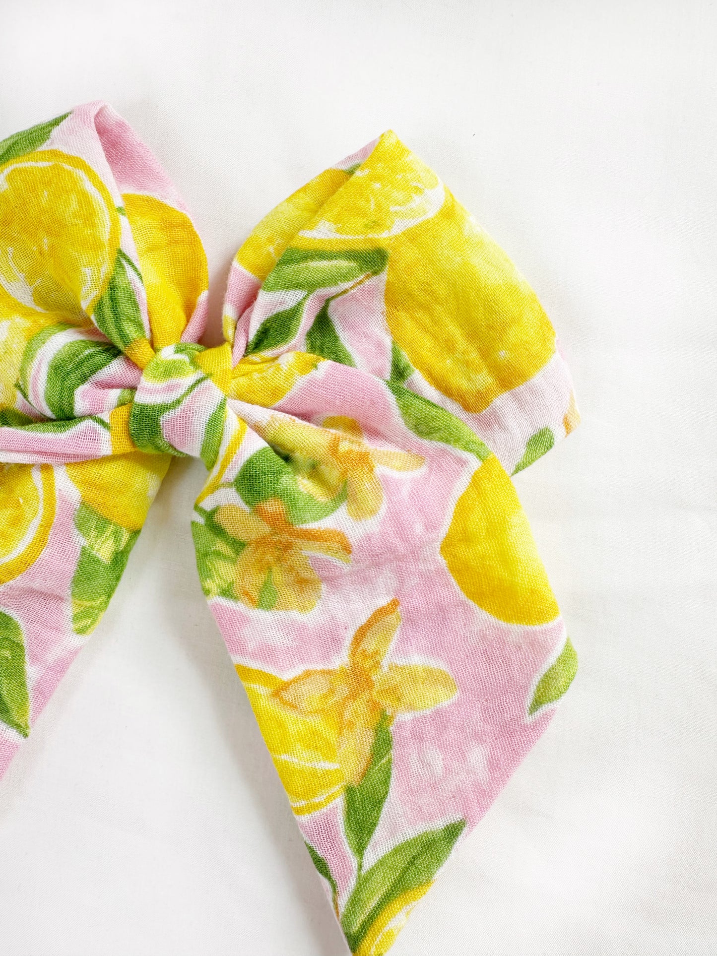 Beau hair bow in lemon print