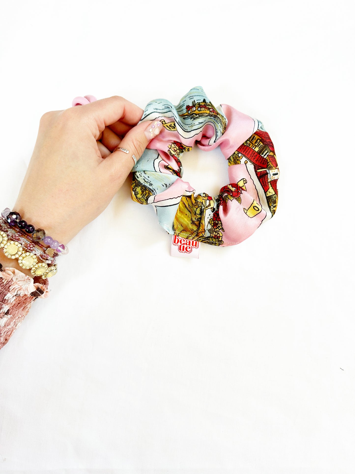 OG scrunchie in vintage pink floral