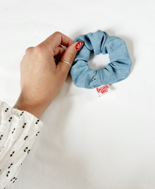Mini scrunchie in chambray floral