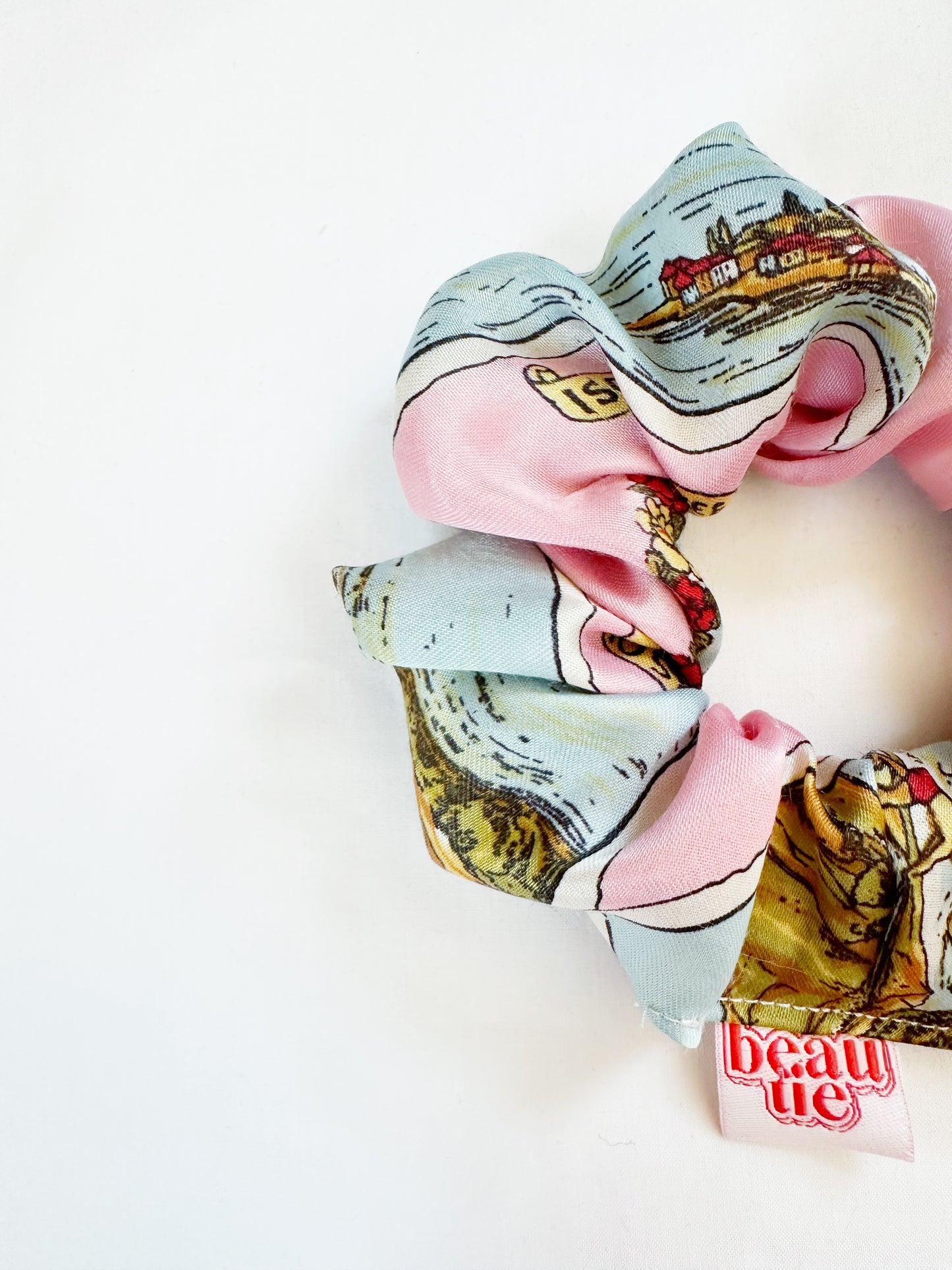 OG scrunchie in vintage pink floral