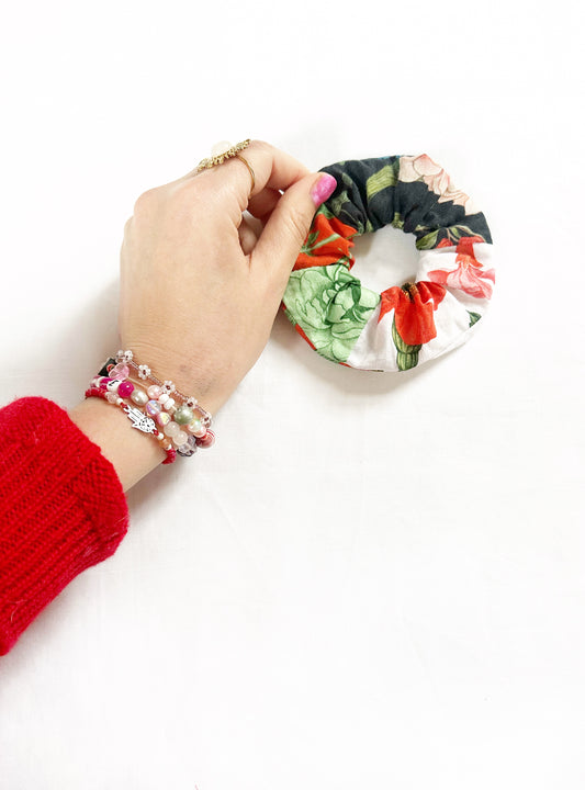 Mini scrunchie in patchwork floral