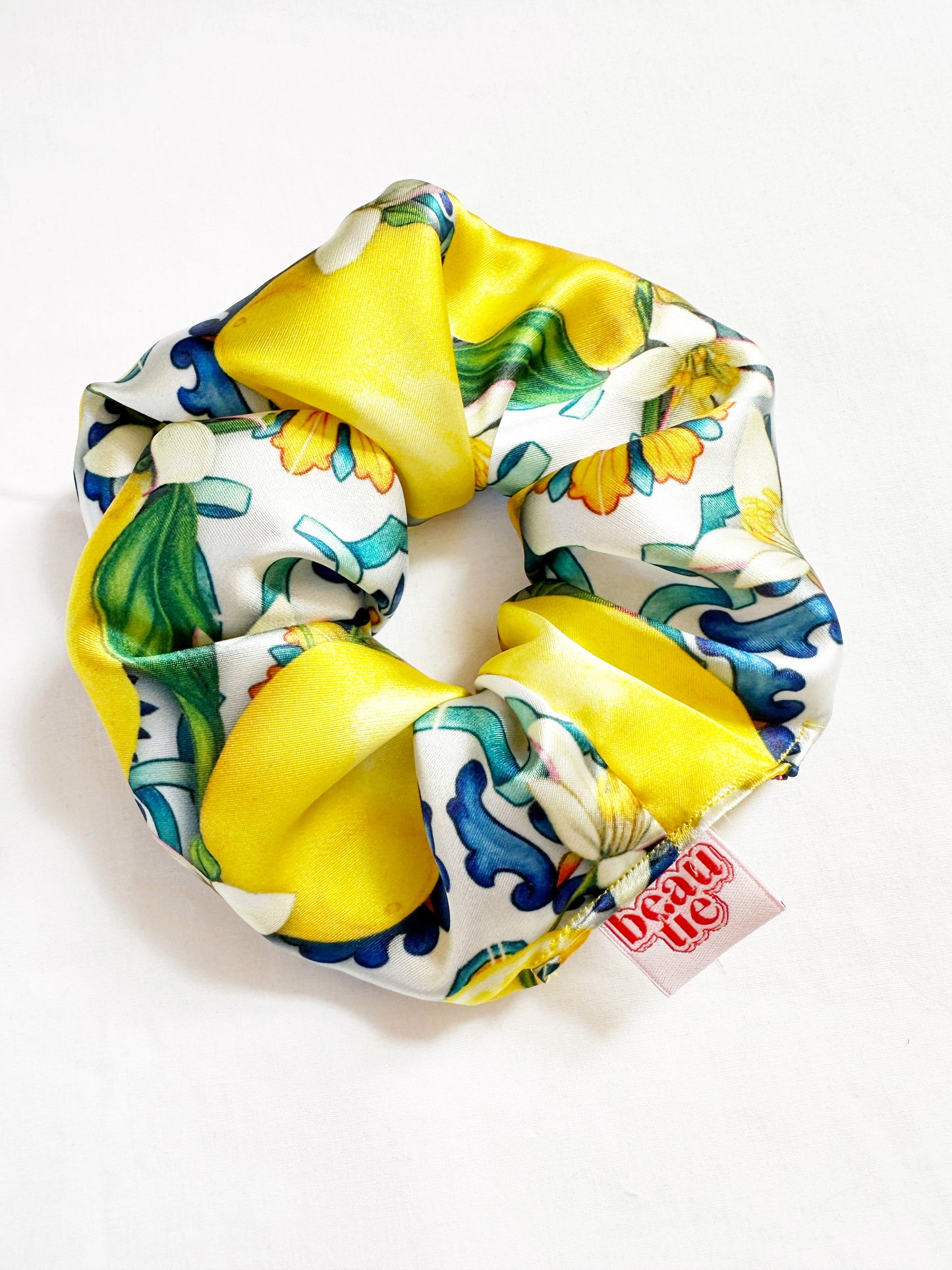 OG scrunchie in Sirmione (Lake Garda) lemon print.
