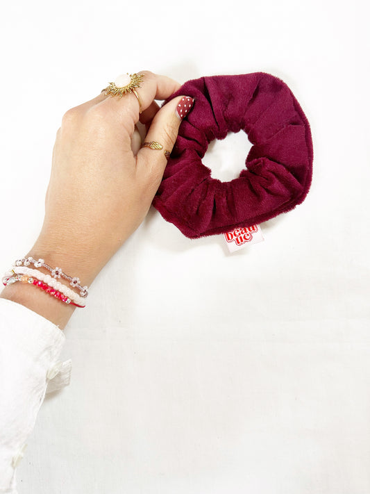 Mini scrunchie in berry velvet