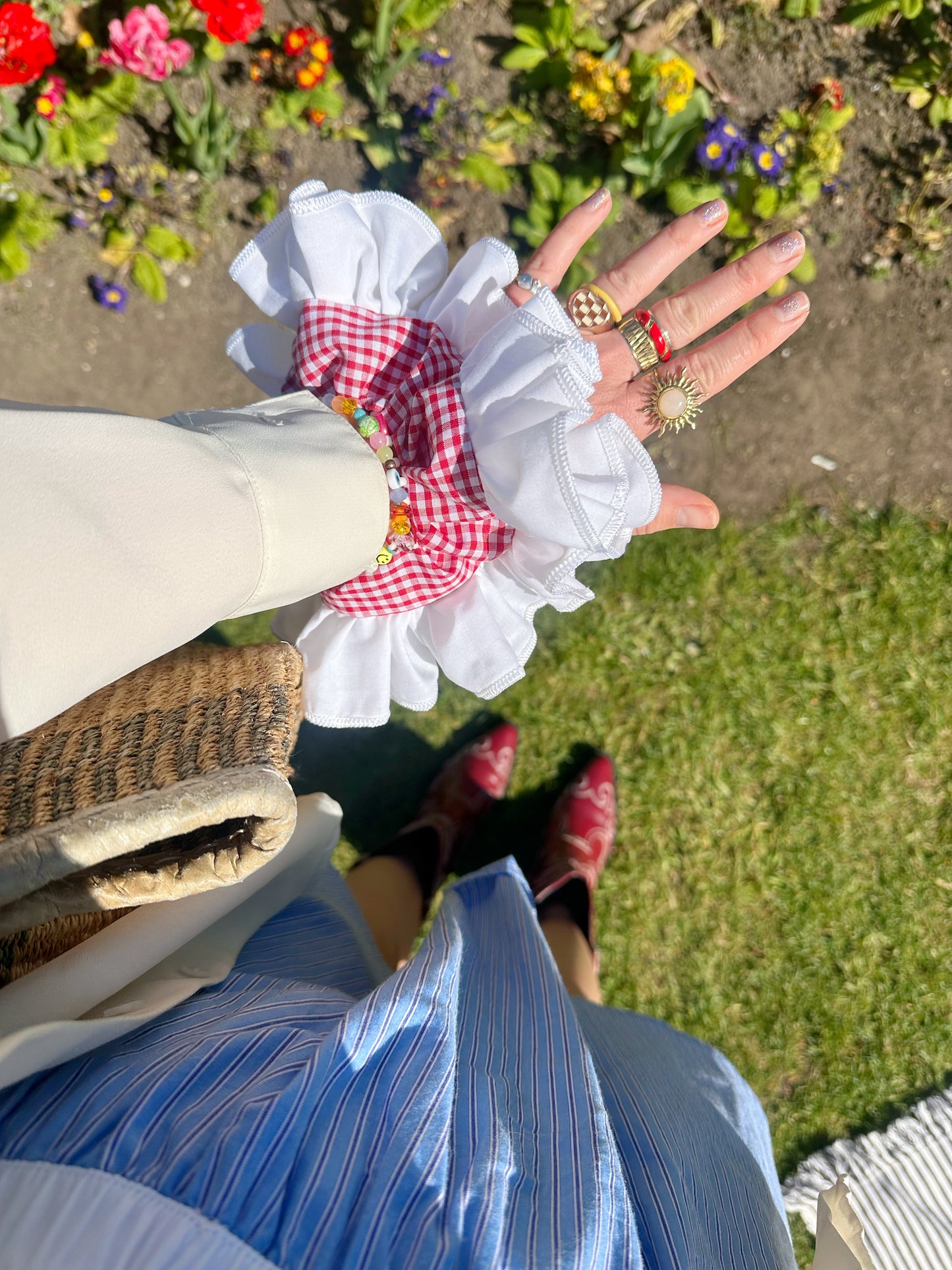 Frilly scrunchie in red and white gingham