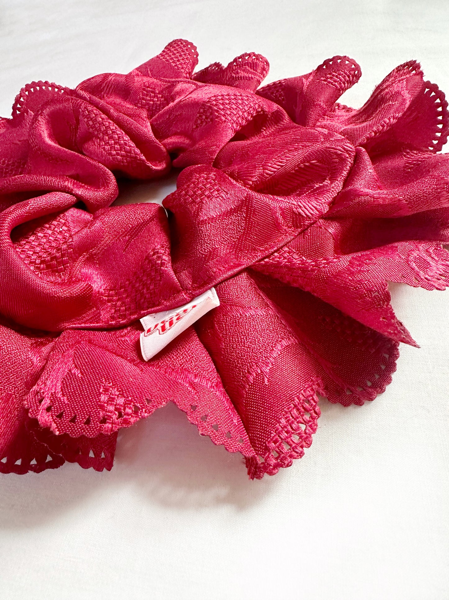 Oversized scallop scrunchie in red floral damask