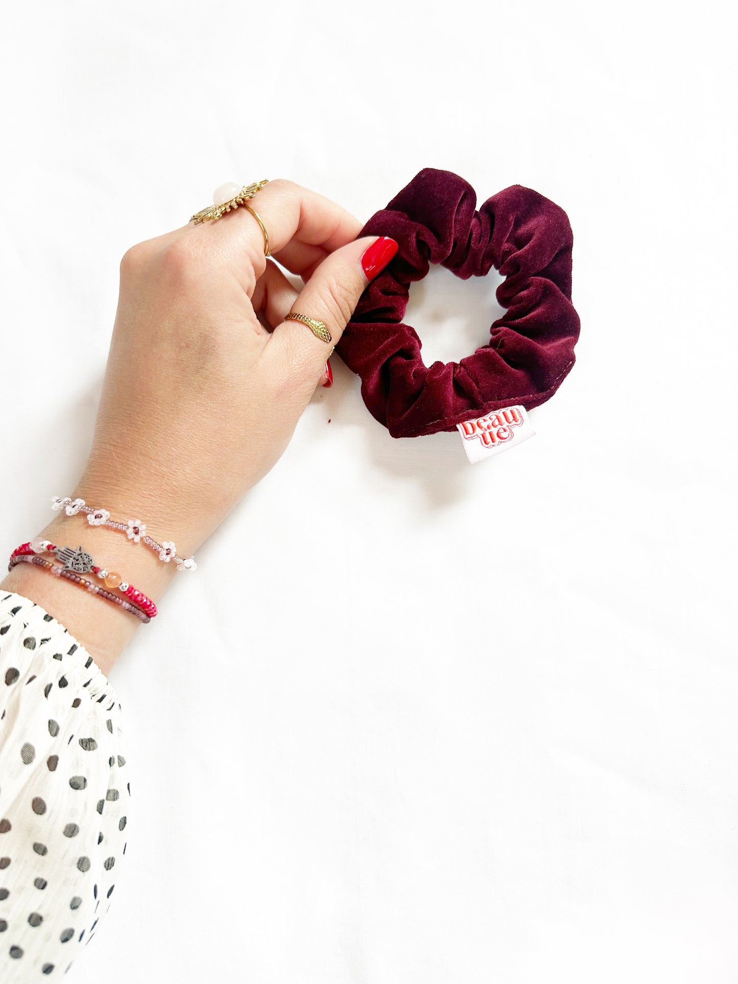 Mini scrunchie in burgundy velvet