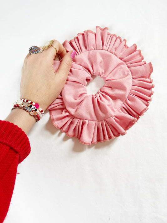 Oversized frilly scrunchie in pink cotton