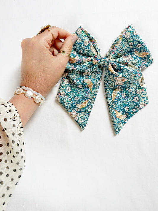 Liberty Beau hair bow in Strawberry Thief print