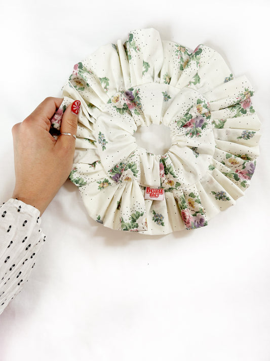 Oversized frilly scrunchie in vintage floral